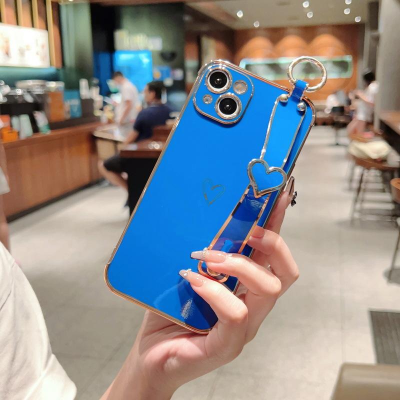 Применимый iPhone17ProMax гальванизированный полый держатель-браслет с рисунком сердца чехол для мобильного телефона Apple 16 силиконовый защитный чехол