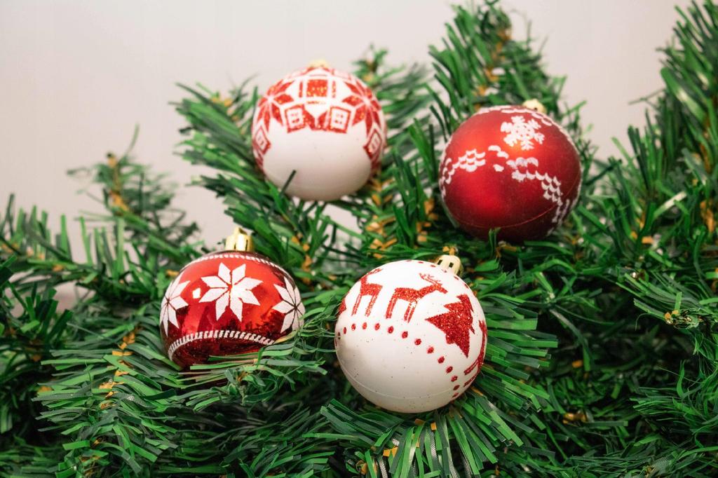 Christmas tree baubles, PRL, plastic, safe for Christmas trees, white, red, set