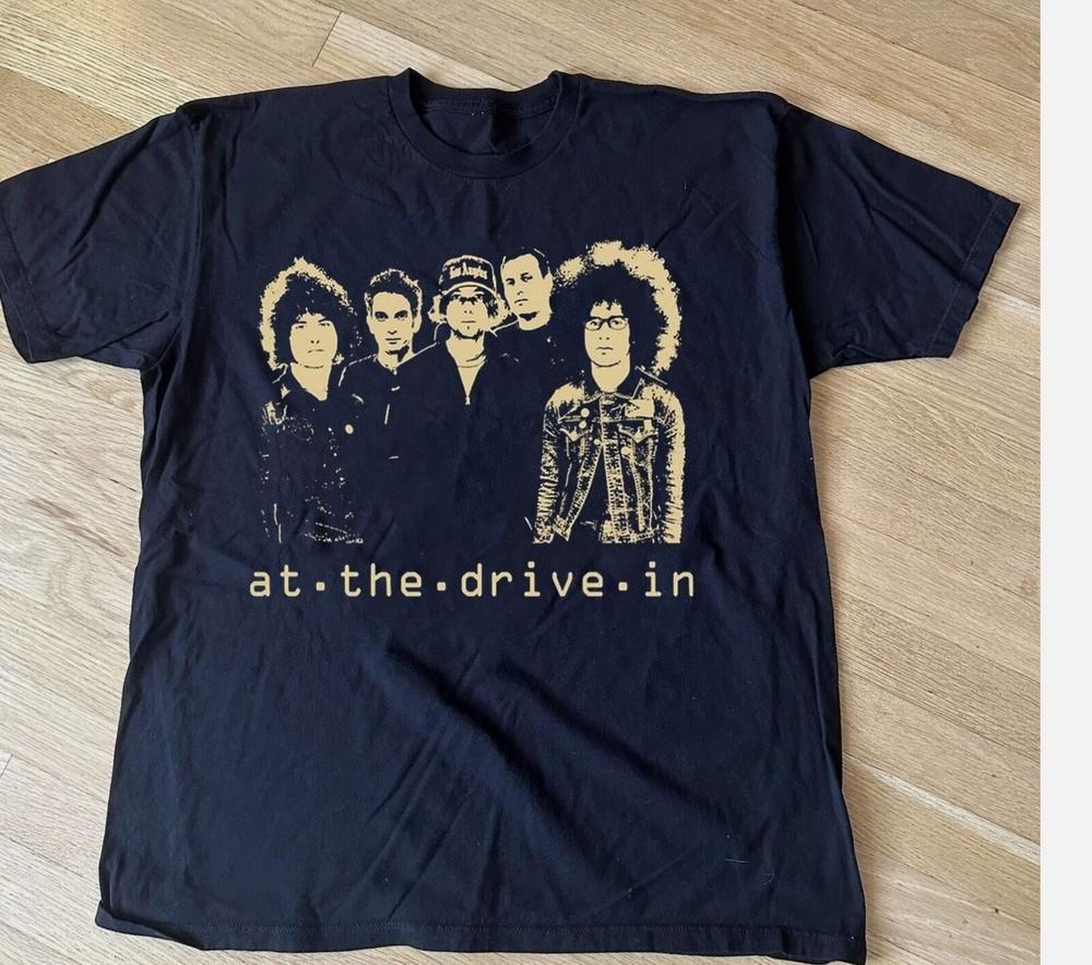 Плакаты At The Drive In Участник группы Короткий рукав Черный Все размеры Футболка Унисекс Футболка