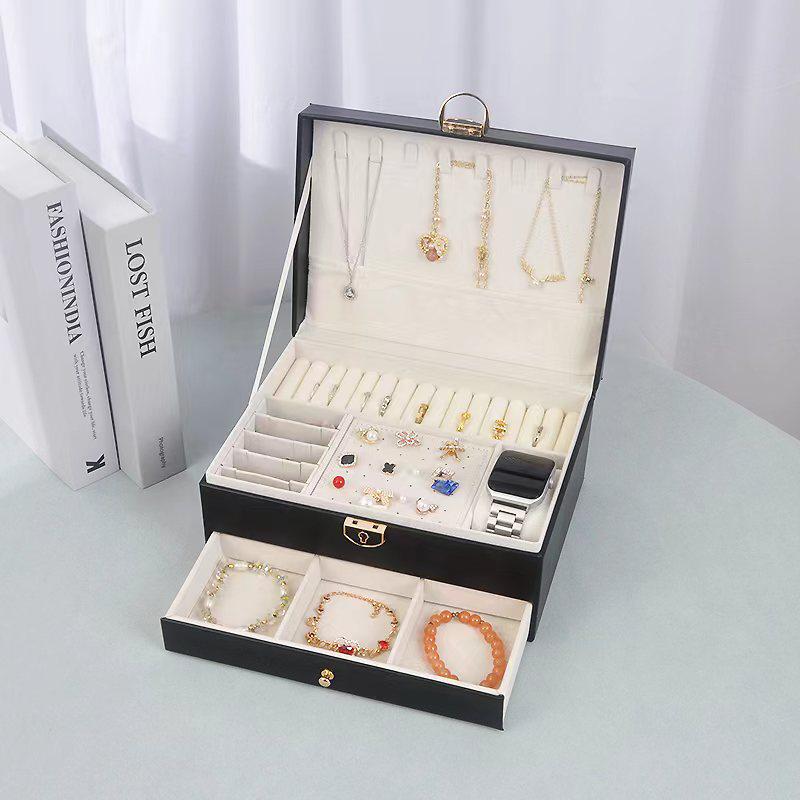 «Вместительная запирающаяся шкатулка для украшений с тремя ярусами и современным ромбовидным узором для ожерелий и сережек»
