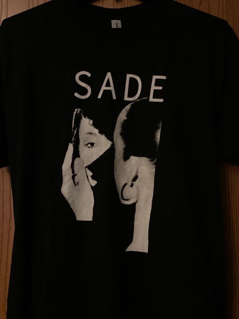 Sade - «Смотря в зеркало» Изображение - Черная рубашка - XL