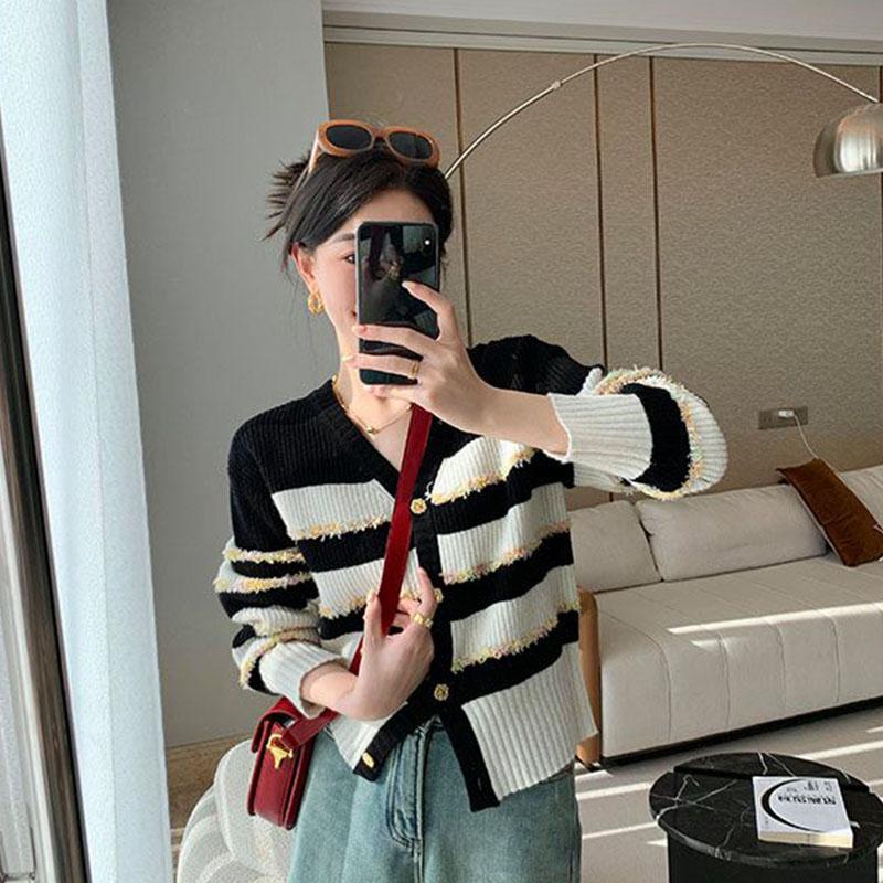 Кардиган-свитер 2023, весенний полосатый вязаный кардиган с v-образным вырезом и корейским уникальным коротким верхом, женственный свитер