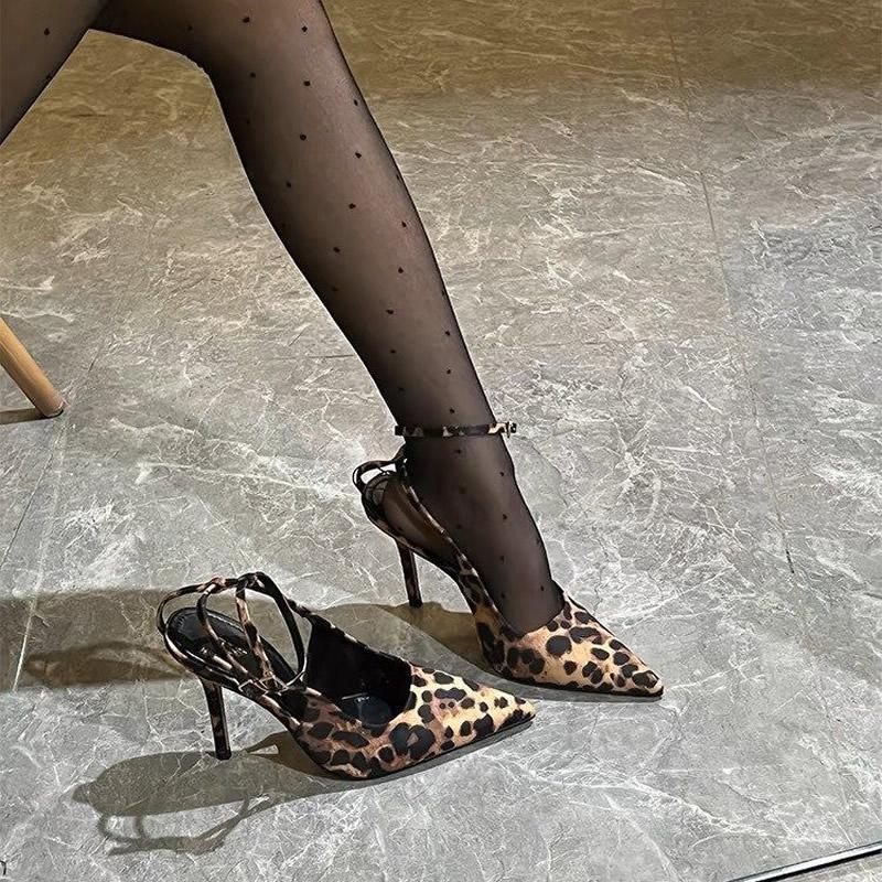 2025 Новый французский стиль Нишевый дизайн Чувство Тонкий каблук Острый носок После Пустой рот Сексуальный леопардовый принт Ретро Высокие каблуки Женщины