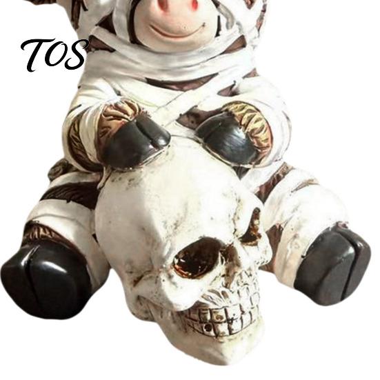 Creative Desktop Ornament Halloween Resin Highland Cow Figurine, Mummy Holding Skull Cute Tabletop Funny Desk Decor Ornament, for Living Room Showcase