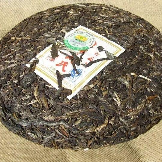 2007 Mengku Qinggang Pu-erh Сырой пуэр Puer Qizi Чайное печенье (Зеленый Торт) 400г
