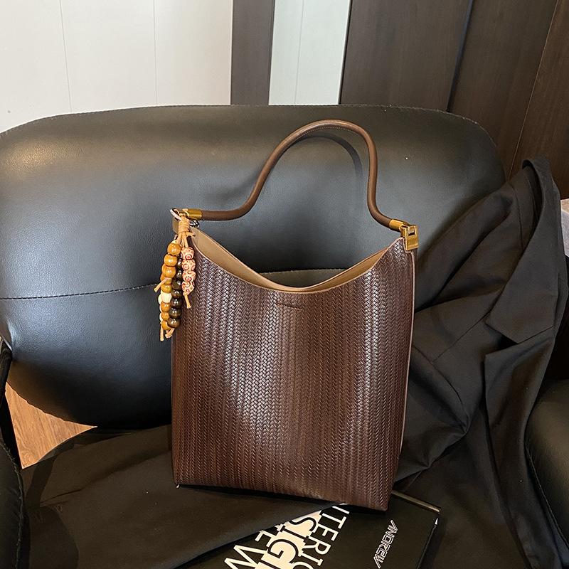 Ретро сумка женская большой вместимости новая осенне-зимняя универсальная повседневная на плечо подмышку сумка-тоут для通勤