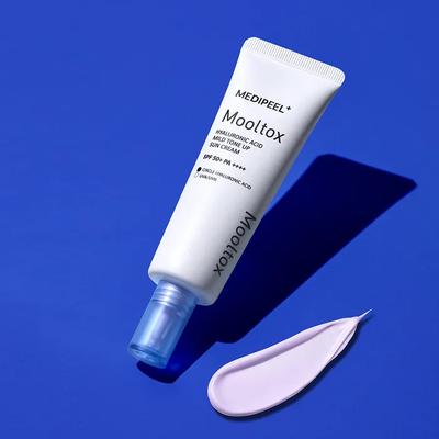 Солнцезащитный крем с гиалуроновой кислотой Water Tox с мягким тонирующим эффектом 50 г
