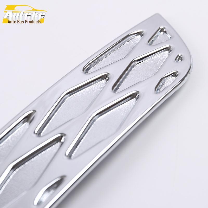 Lifan X50 (2011-2013) Хромированная накладка на переднюю противотуманную фару