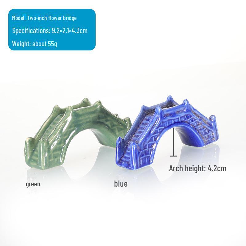 Ландшафтное оформление аквариума: Керамическая горка, водопоглощающие камни, арочный бамбуковый мост, орнамент бонсай