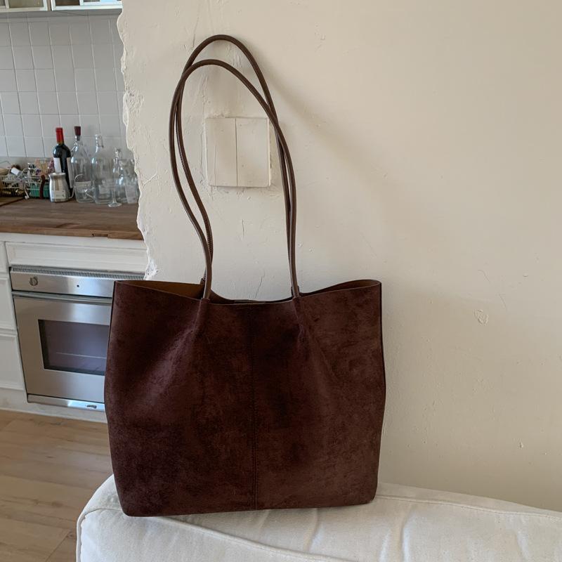 Осенне-зимняя замшевая сумка женская новая модная ретро универсальная сумка-тоут для通勤 большая вместимость