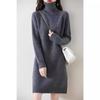 Женское утолщенное шерстяное платье с высоким воротником - средней длины, свободного кроя, со спущенным плечом, осенне-зимний стиль