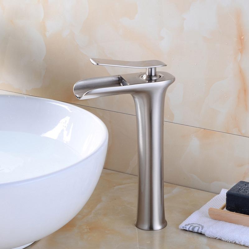 Медный ретро-смеситель для раковины с водопадом и одним отверстием над столешницей под столешницей Ретро-смеситель для горячей и холодной воды