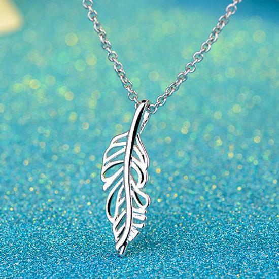 Ожерелье с подвеской в виде листа — японский и корейский стиль, универсальная ключичная цепочка с литературным шармом