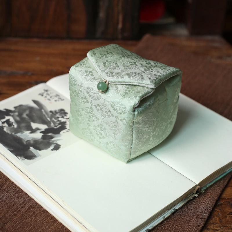 Набор керамических чашек Гайвань и чайник из исинской глины с китайской и японской парчой 34 цветов в хлопковом мешочке