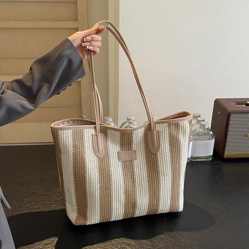Striped Straw Beach Bag with Zipper Shoulder Bag Holiday Travel Handbag Top Handle Bag for Women Vacation Shopper Totes CLE
