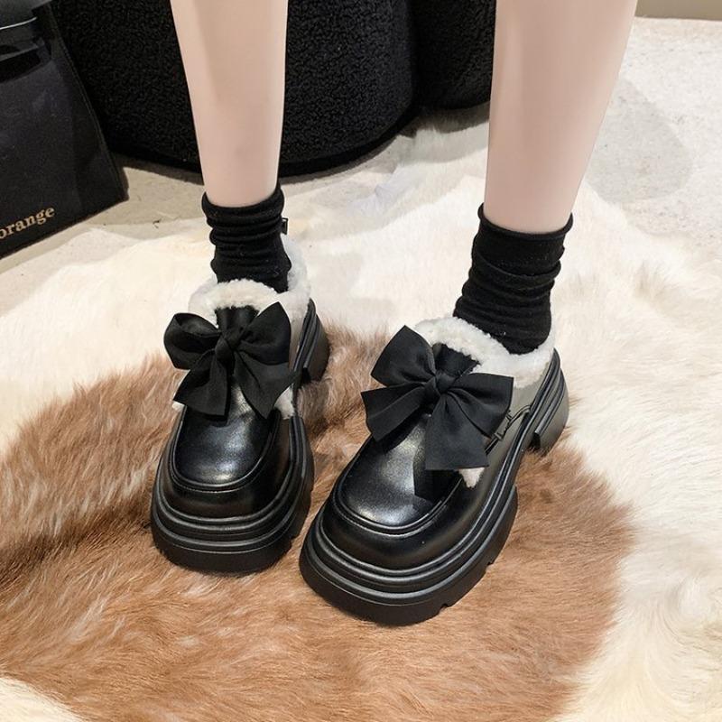 Мода 2024 года, осень и зима, новые европейский и американский стиль, маленькие кожаные туфли, теплые мокасины с бантом и толстой подошвой