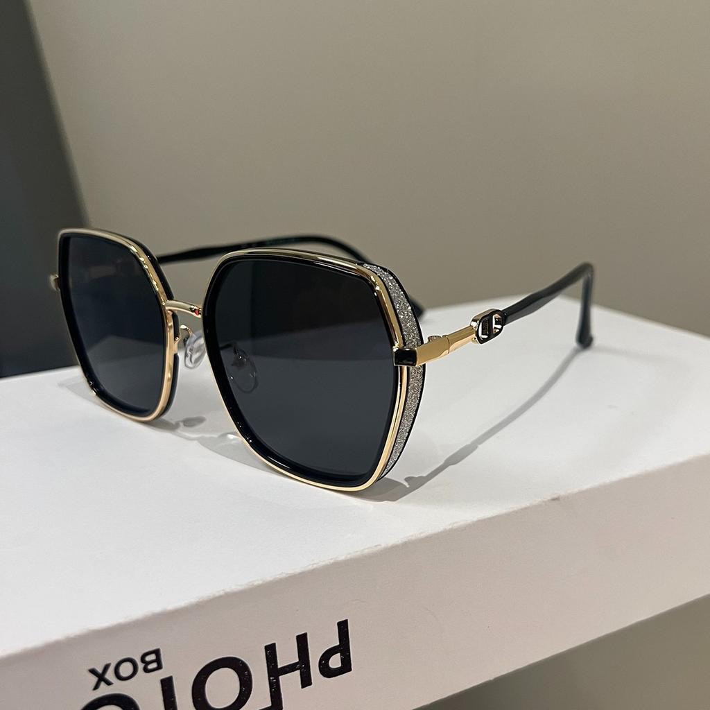 1Pcs Fashionable Large Frame Sunglasses For Women Gradient Lens Sun Glasses Oversized Retro Square Luxury Sunglasses Uv400