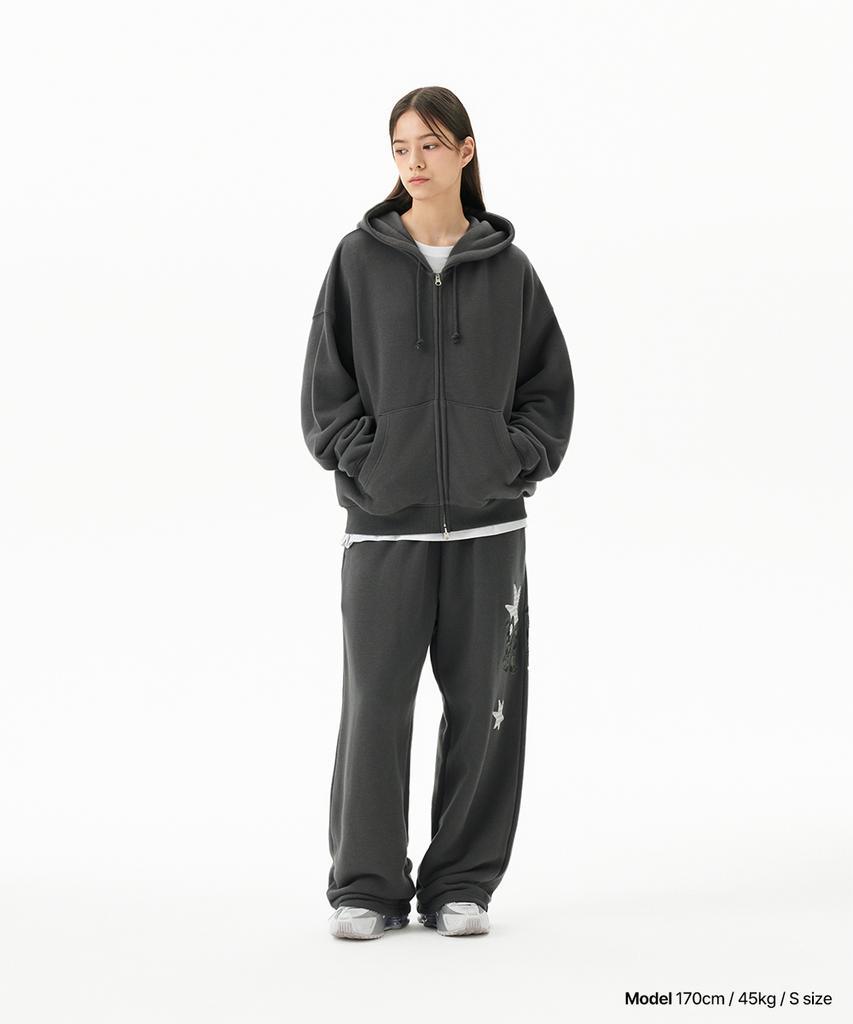 MAHAGRID Pray Applique Sweat Pant Charcoal(Mg2Ffmpa05A)