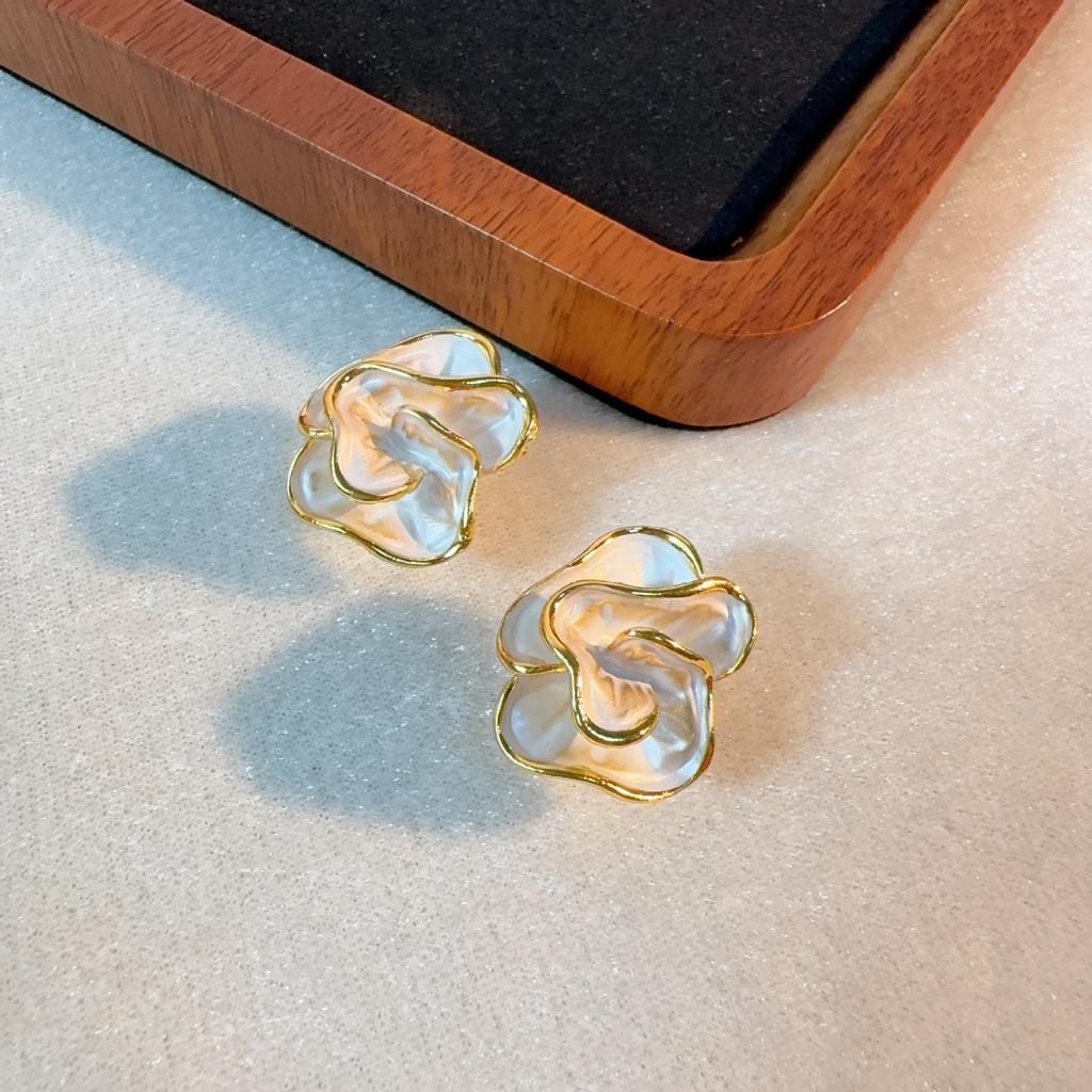 Серьги-гвоздики в форме кубического цветка камелии для женщин, уникальный дизайн, темпераментные серьги, повседневные темпераментные украшения для ушей, нежный подарок для девочек