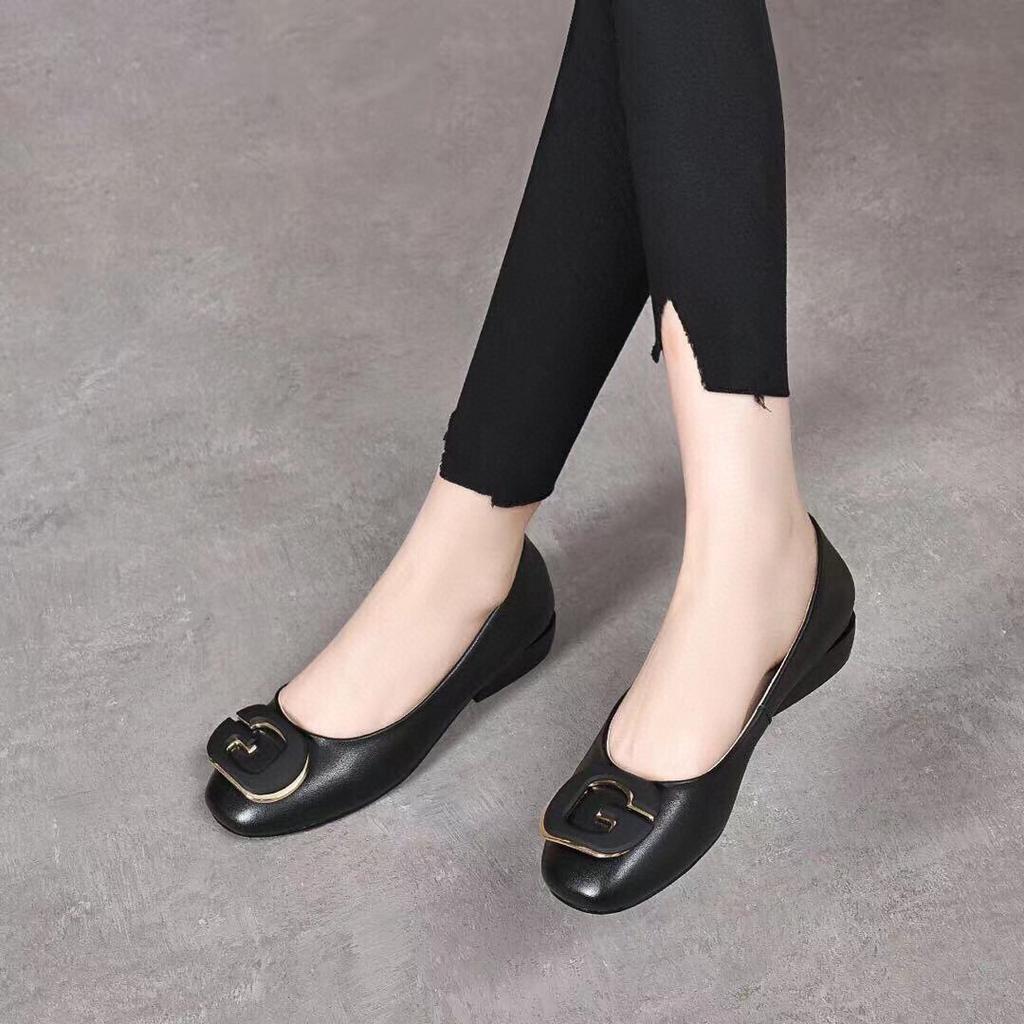 Women's Single Shoes 2025 Spring New Cowhide Round Head Flat Bottom Shallow Mouth Loafers Round Buckle Comfortable Lazy Shoes Doudou Shoes