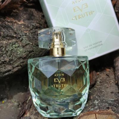 Парфюмерная вода Eve Truth для нее, 50 мл