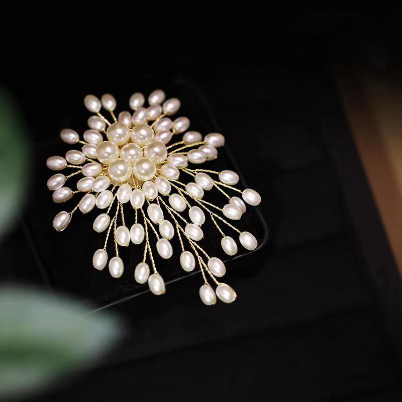 Elegant Pearl Flower Brooch Pin Badge For Women Girls  Clothes Decoration Jewelry Gifts
