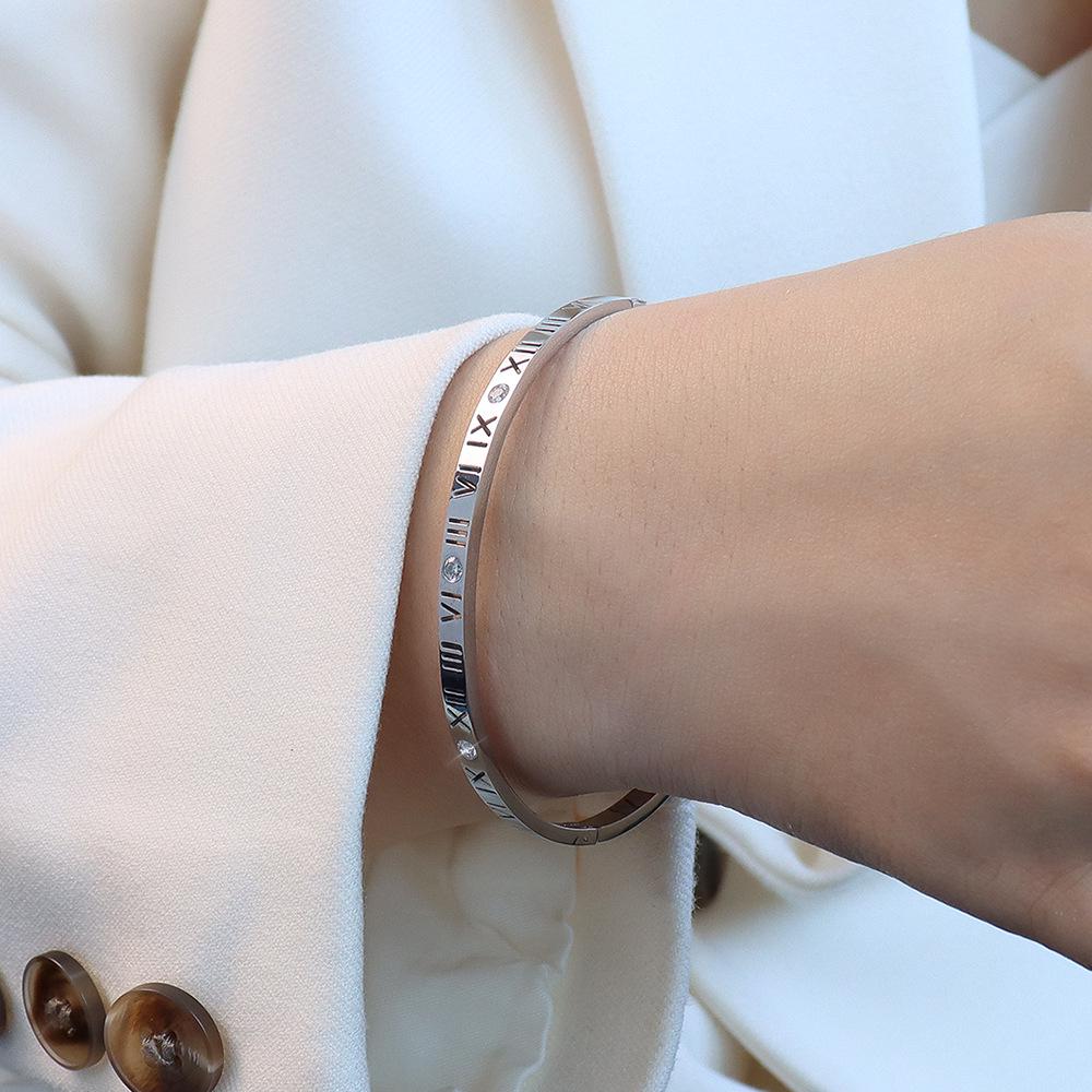Позолоченный браслет-бэнгл с римскими цифрами и бриллиантами из титановой стали для пар – Женские украшения Z043