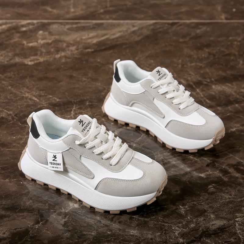 Инс корейская версия новых кроссовок для папы девушка 2025 весна студент бег спорт толстая подошва высота повседневная уличная съемка 2F28