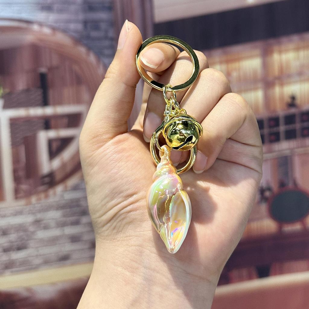 Iridescent Seashell Acrylic Keychain: Chic & Colorful Pendant for Girls' Bags & Cars