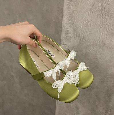 Французские туфли Мэри Джейн из нежного атласа с кружевным бантом, женские туфли на платформе, новая модель 2025 года, балетки с мелким вырезом