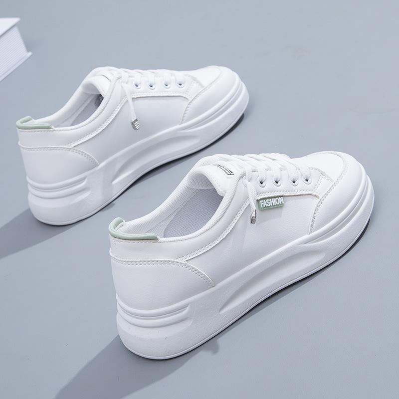 Белые туфли. Женская обувь. Новые весенние спортивные туфли. Женская модная белая универсальная повседневная обувь. Весна и осень.