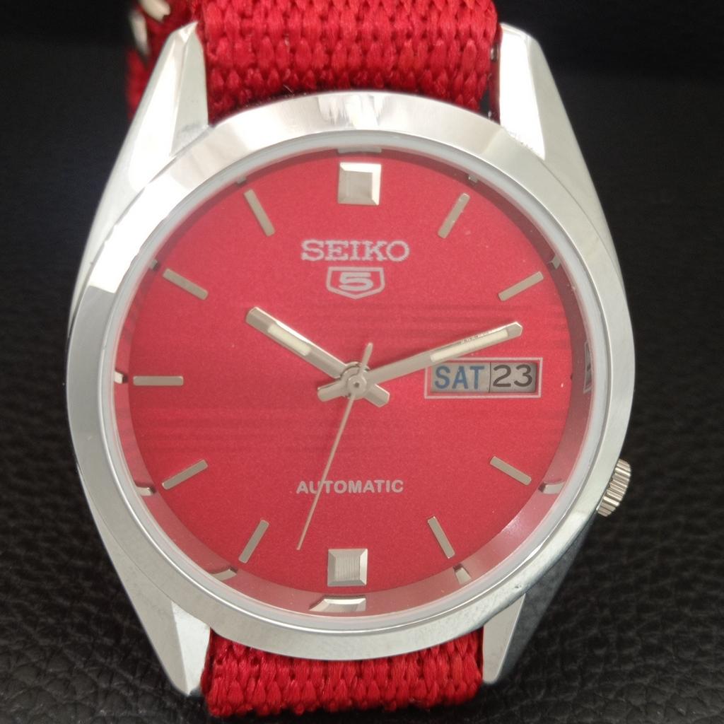 ВИНТАЖНЫЕ ОТРЕМОНТИРОВАННЫЕ МУЖСКИЕ АВТОМАТИЧЕСКИЕ ЧАСЫ SEIKO 5 7009A ЯПОНИЯ КРАСНЫЙ ЦИФЕРБЛАТ a709596-1