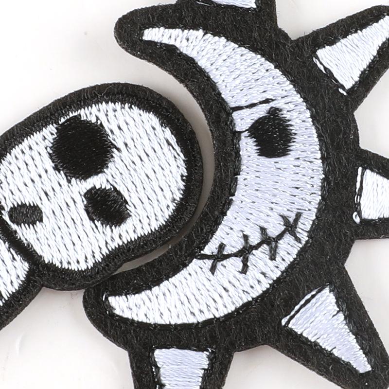 Наклейка-вышивка с изображением призрака-череп: Одежда и обувь Аксессуары