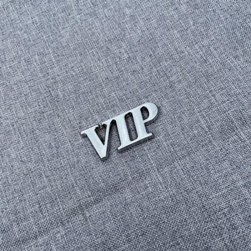 Car VIP metal car sticker VIP word logo Car logo Tail logo Side label Fender body scratch sticker