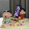 Вращающийся держатель для телефона и декоративная игрушка-модель для рабочего стола Шин-чан