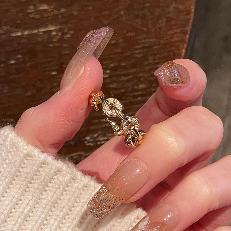 Средневековое французское ретро кольцо с открытой шинкой и полным бриллиантом, модное, с высоким чувством стиля и темпераментом, нишевый дизайн, изысканные бриллиантовые аксессуары для женщин