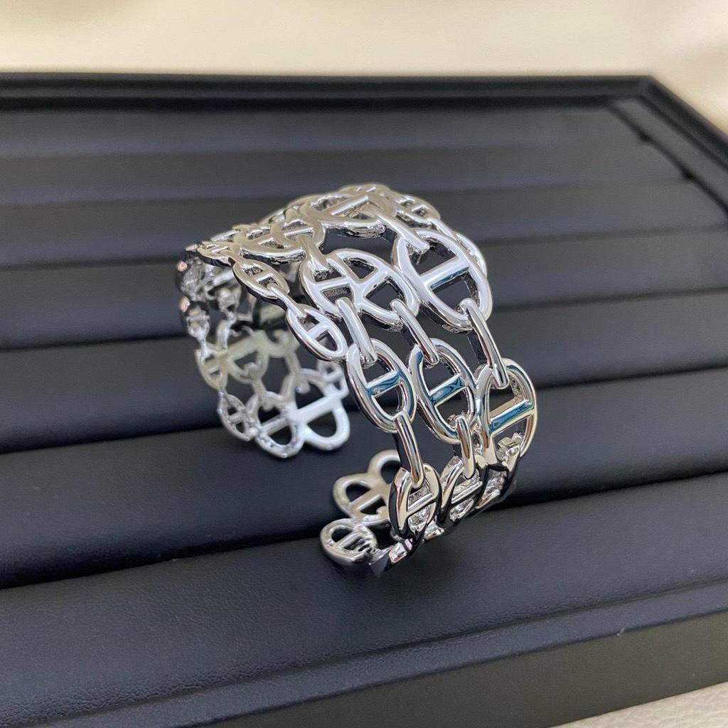 2025 Women’s Fashion Wide Layered Open Bangle: European & American Street Style with Smooth Openwork Pig Nose Design