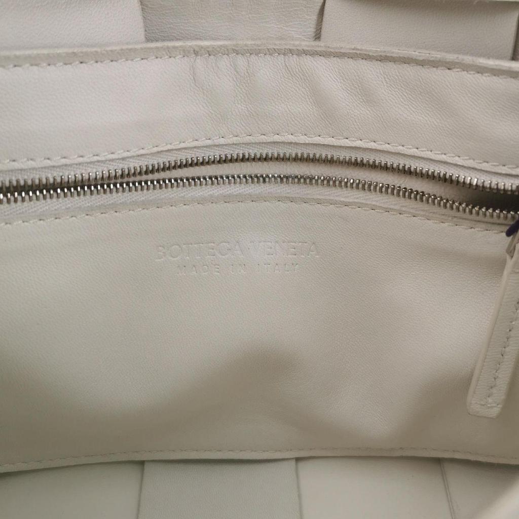 [Pre-Owned] Cassette Pillow Bag Fashion Solid Color Minimalist 15 Grid Woven Check Lambskin Shoulder Crossbody Bag - Very Good #1DGWHMX