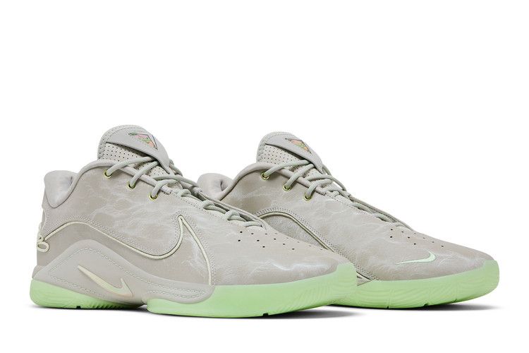 Men's Sneakers Nike LeBron 22 Dunkman (Translucent Outsole) Light Bone/Vapor Green/Soft Pearl