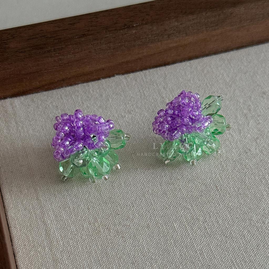 Fresh and dreamy flower handmade beaded stud earrings fashionable exquisite elegant atmosphere sweet summer atmosphere niche earrings