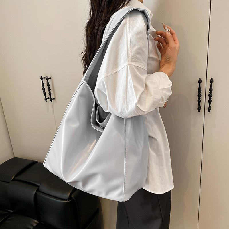 Премиальный сенс простая большая вместительная сумка-тоут женская новая повседневная ленивая стиль сумка-мессенджер для通勤