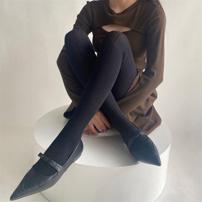 Oat-colored pantyhose women's autumn and winter warm twist pit strip knitted leggings show thinness and do not fall off the gear leg socks