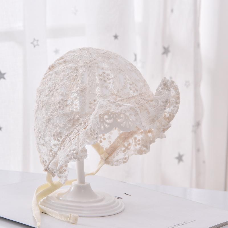 Кружевная шапочка с завязками для новорождённых