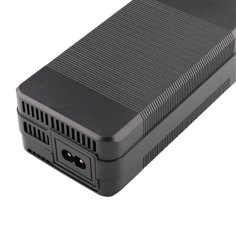 58.8V 4A Lithium Battery Charger 14S 52V Li-ion Battery Pack Fast Charging 3-Pin XLR Connectors Power Tool Charger Cooling Fan