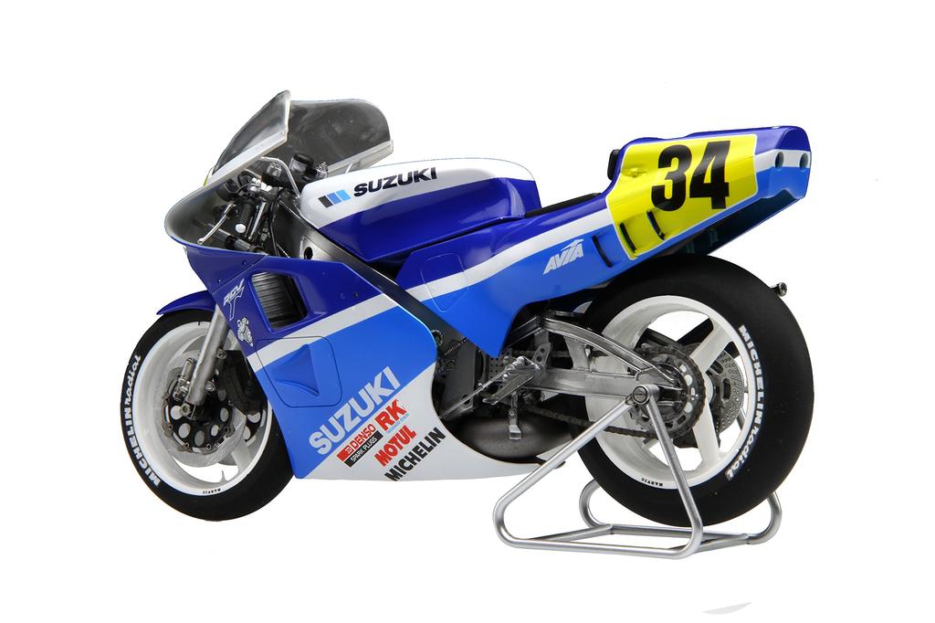 Bike Series Suzuki Late Model Plastic Model 1/12 No.18 RGV- (XR-74) '88