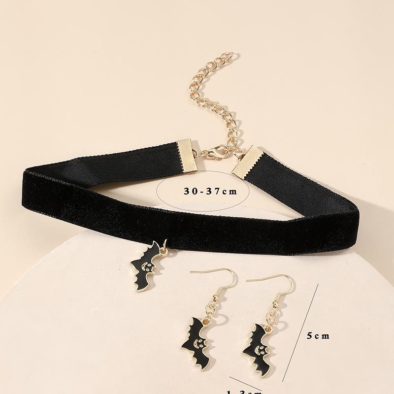 Fashionable Velvet Necklace, Personalized and Cool Ins-style Bat Pendant, Earrings Set, Collar Chain, Choker, Women's