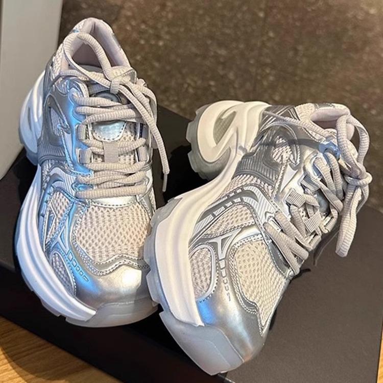 Женские туфли на платформе из сетчатой ткани, дышащие, серебристые, папины туфли, летняя новая мода 2025 года, универсальная повседневная спортивная обувь