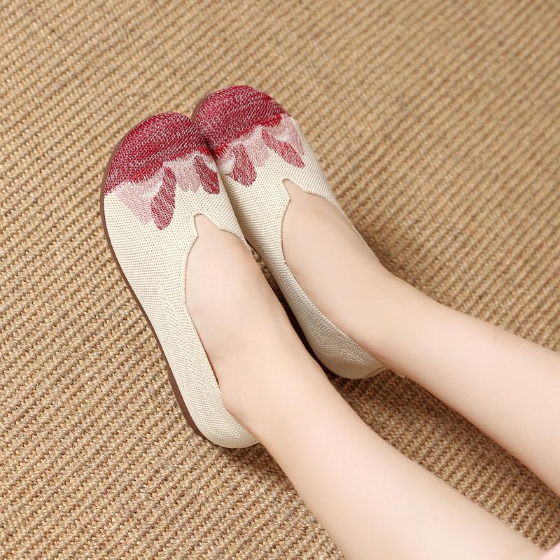 Women's Luxury New Landscape Embroidered Shoes Ethnic Style Soft Sole Comfortable Flat Shoes Middle Aged Elderly Casual Shoes