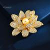 Элегантная брошь в форме цветка с блестящими стразами, инкрустированная искусственным жемчугом, булавка для костюма, шаль с лацканами, значок, аксессуары для пальто