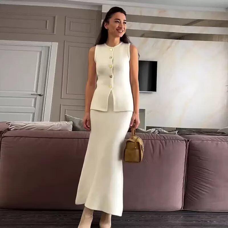 Летний 2025 ZA Fashion Набор: Вязаный жилет с металлической пряжкой и юбка-миди со разрезом для Европы и Америки